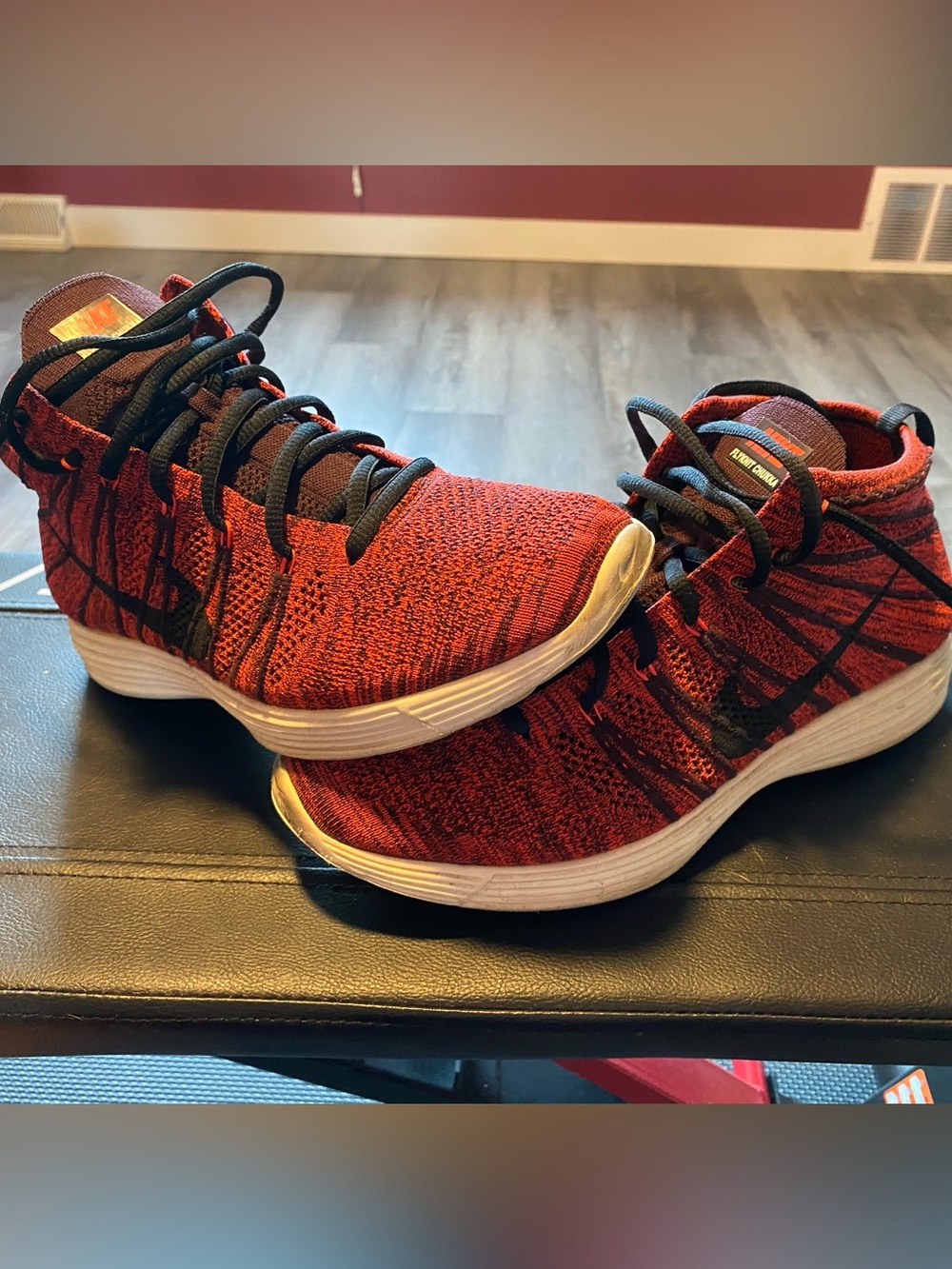 Nike Lunar Flyknit Chukka Men’s Size 9/Women’s Size 10.5